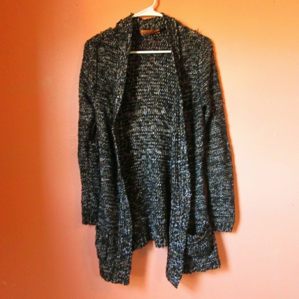 Black and White Long Knit Cardigan With POCKETS